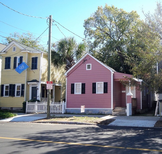 Front - 221 Fishburne St