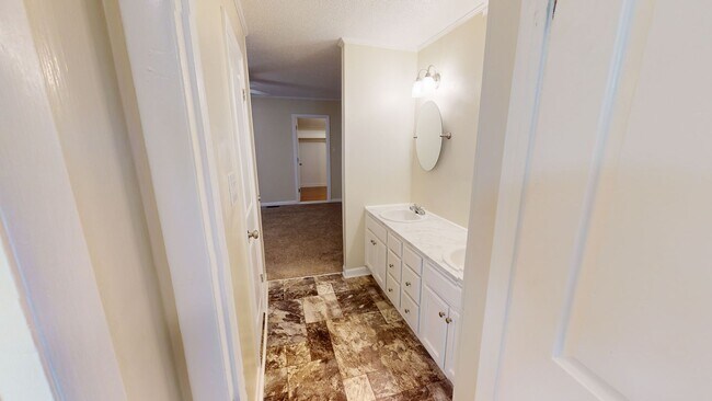 Building Photo - $500 OFF First Month's Rent! 3 Bedrooms wi...