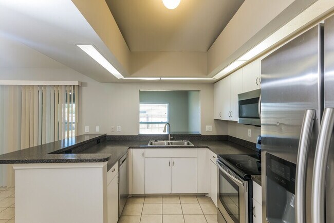 Building Photo - 16 NE 20th Ct