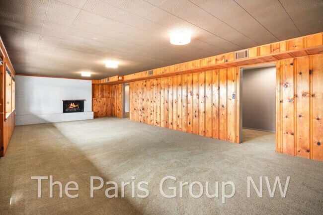 Building Photo - Extraordinary 4BR, 4200sf Mid Century Water View Home with Amazing Outdoor Spaces