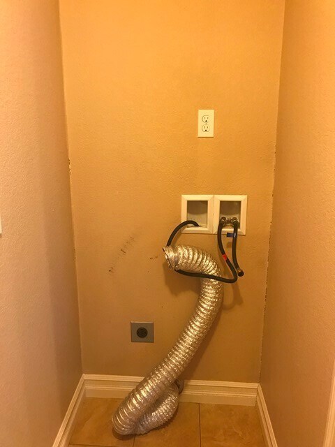 Building Photo - 3Bd/2Ba Single Story House - Available to View!