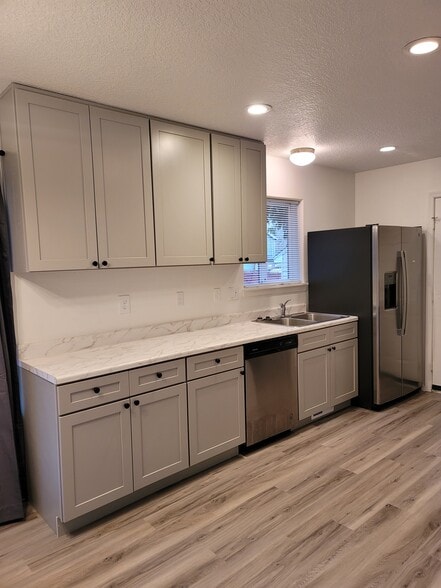 Building Photo - 16131 SE Powell Blvd