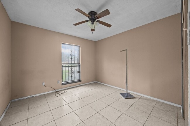 Building Photo - 15619 Fall Briar Dr