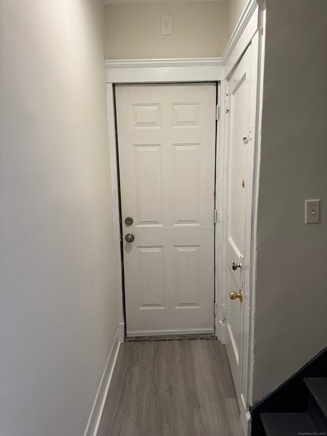 Building Photo - 393 Newhall St