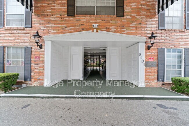 Building Photo - 8401 N New Braunfels Ave