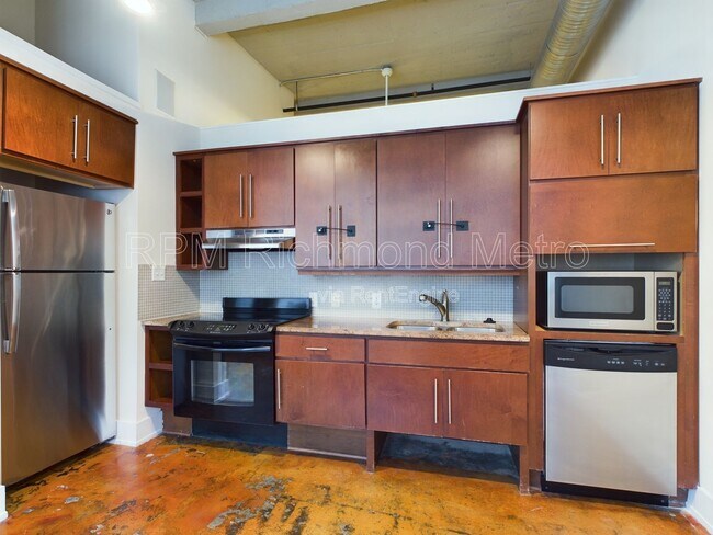 Building Photo - 815 Perry St