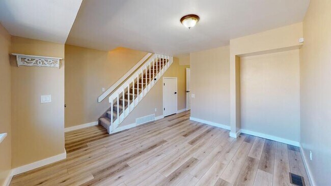 Building Photo - 5561 Dunbar Ct