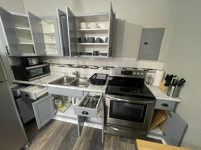 Building Photo - 230 N Randolph St