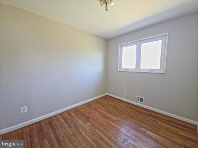 Building Photo - 12111 Portree Dr