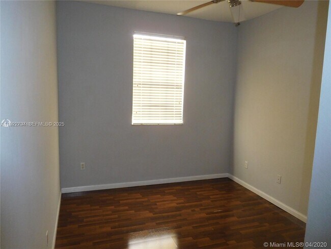 Building Photo - 646 NE 21st Ave