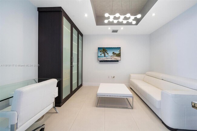 Building Photo - 200 Biscayne Blvd Way