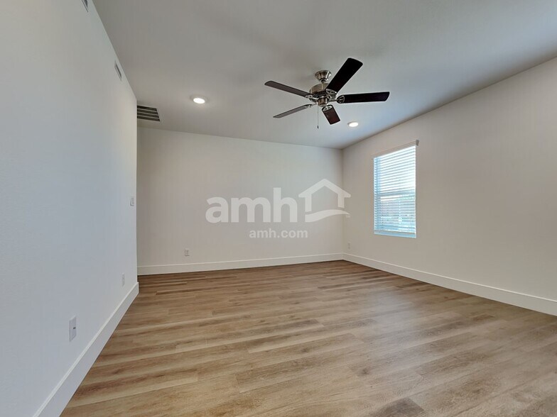 Building Photo - 9130 Fiesta Impatiens Ct