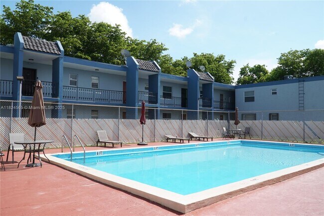 Building Photo - 145 SW 30th Ct