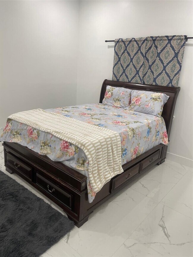 Building Photo - 321 Briggs