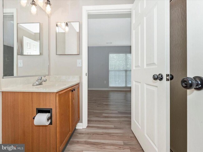 Building Photo - 2501 Coach House Way