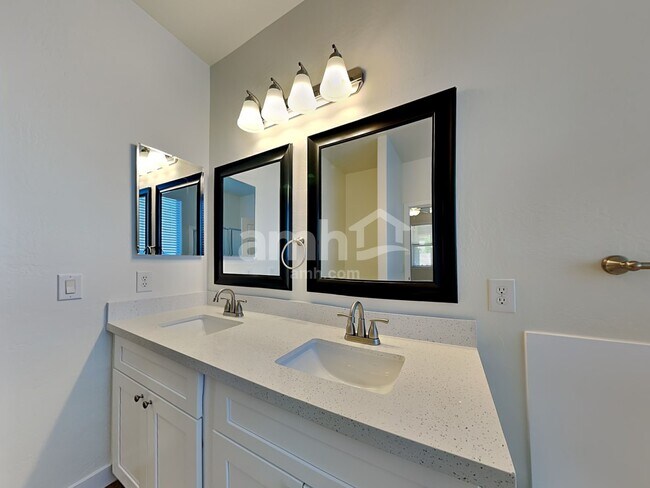 Building Photo - 14237 W Ventura St
