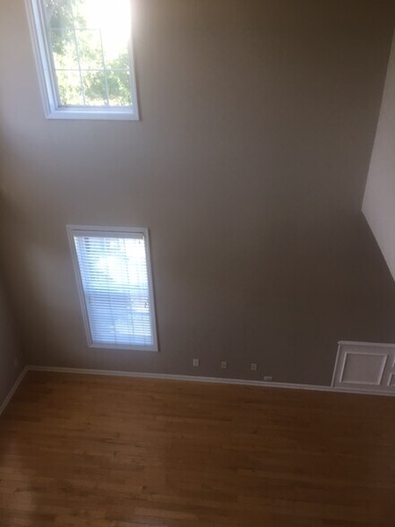 Building Photo - 2928 Woodland Park Dr