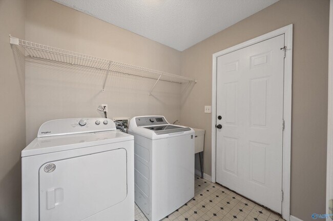 Building Photo - 115 Medicine Bend Ct