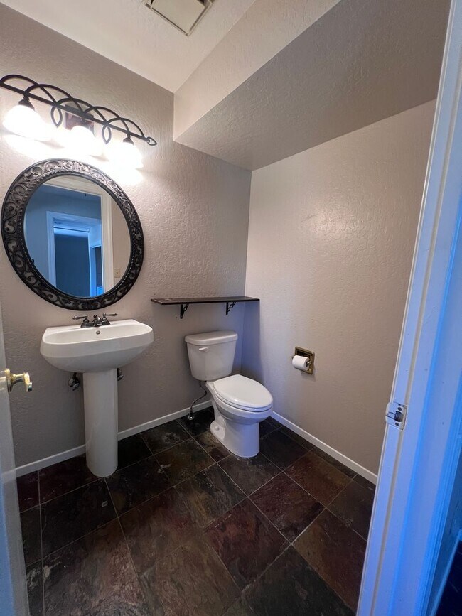 Building Photo - Spacious Split-Level! 4-Bedroom, 3.5-Bath ...