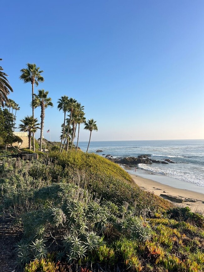 Building Photo - Laguna Beach Cottage Home 2 Bed 1 Bath