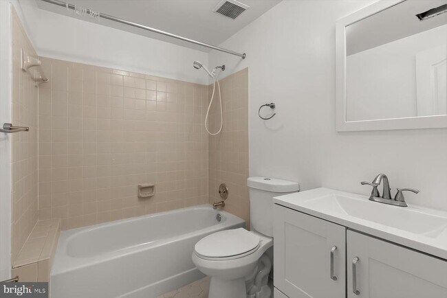 Building Photo - 1550 McLean Commons Ct