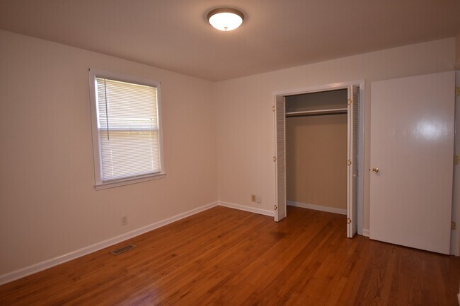 Building Photo - 2 Bedroom Duplex Close to MTSU & Downtown ...