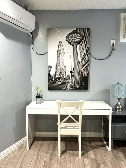 Building Photo - 515 N Azusa Ave