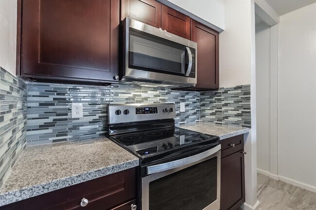Building Photo - 1811 Stoney Brook Dr