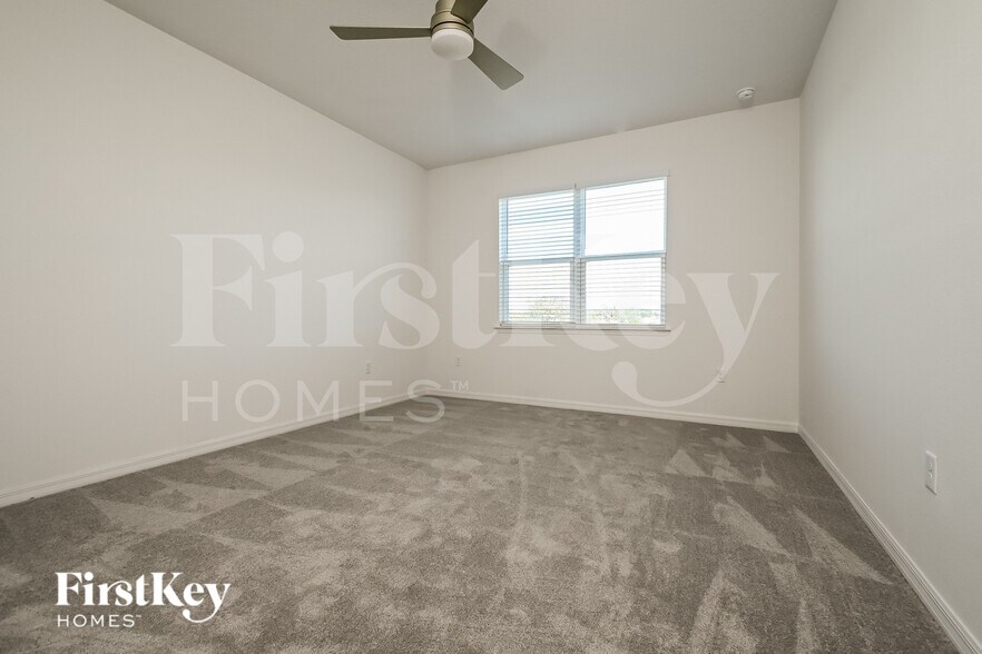 Building Photo - 564 Crown Rose Dr