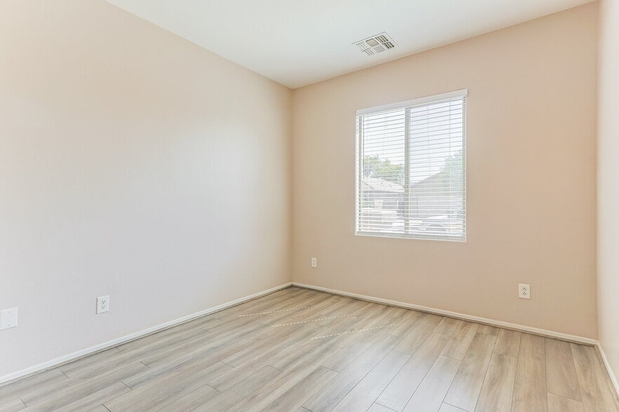 Building Photo - 7905 S 73rd Ln