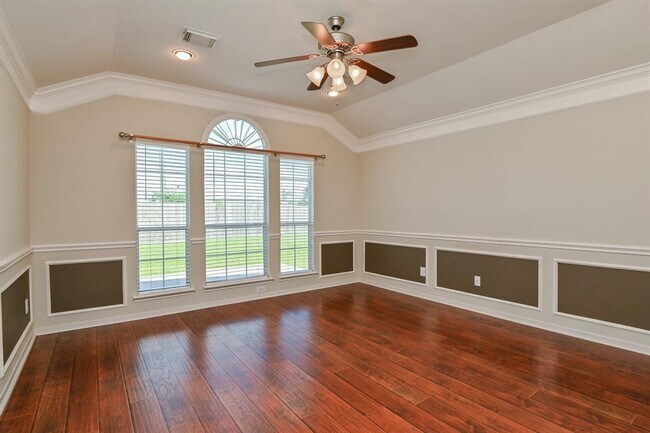 Building Photo - 7002 Bossut Dr