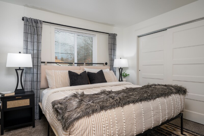 Building Photo - 519 1st Ave E