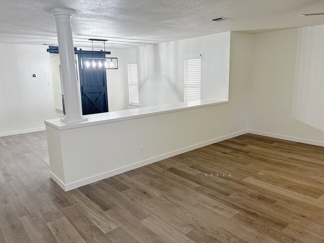 Building Photo - 16718 Stoney Glade