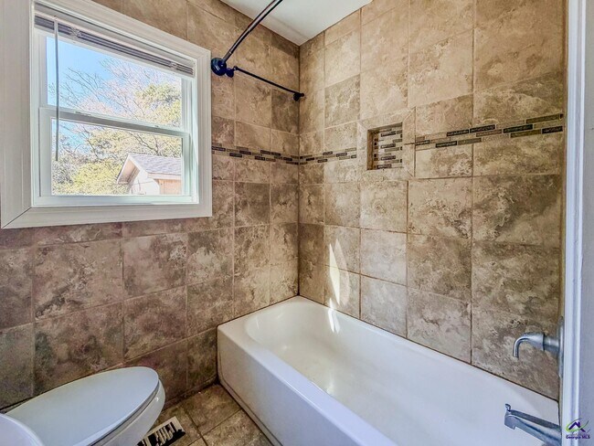 Building Photo - 607 McArthur Blvd