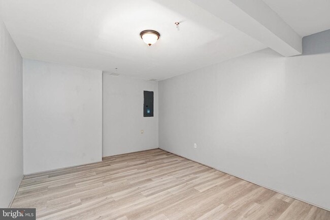 Building Photo - 2900 Lomond Pl