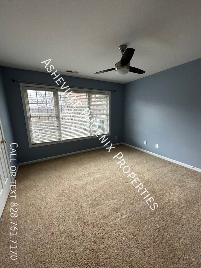 Building Photo - 90 Rotunda Cir
