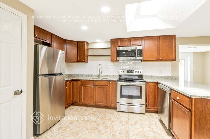 Building Photo - 7410 Ivanhoe Dr