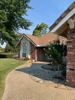 Building Photo - 6015 Oak Hill Dr