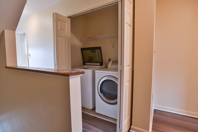 Building Photo - 3 Bedroom Single Family in Midtown with Pa...