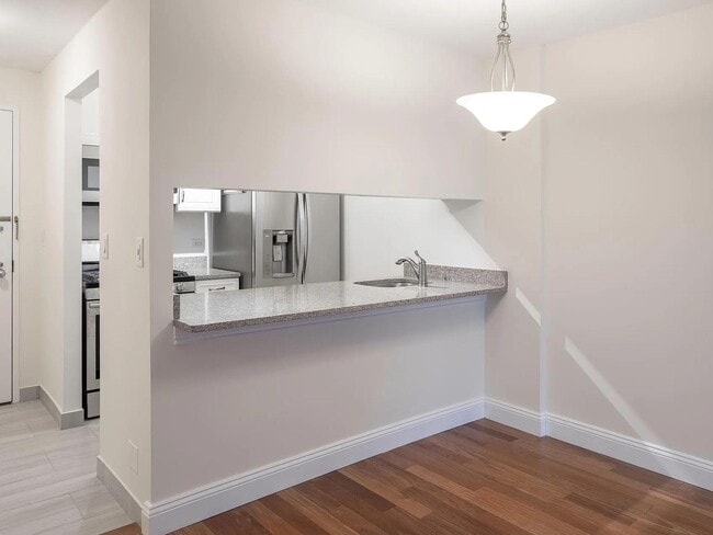 Building Photo - 200 Rector Pl