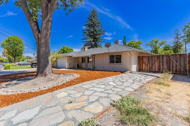 Building Photo - Family Home and In-Law Unit for Rent