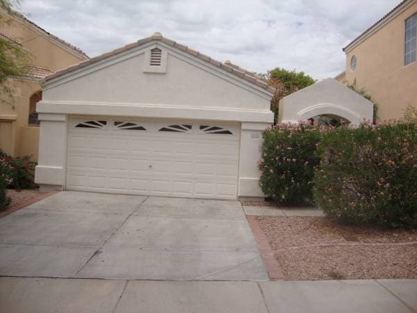 Building Photo - 15874 S 11th Pl