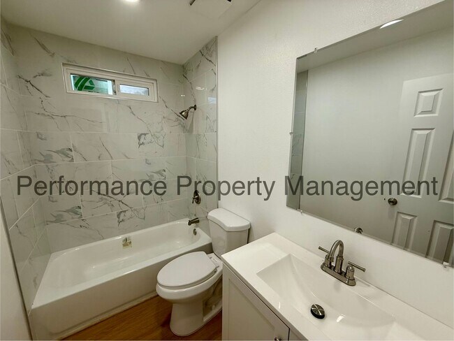 Building Photo - 3401 Squire Ln