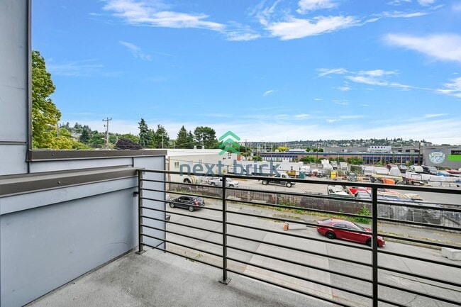 Building Photo - Stunning 3-Bed, 2.5-Bath Townhome in West ...