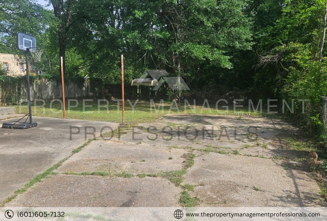 Building Photo - 2308 St. Charles-