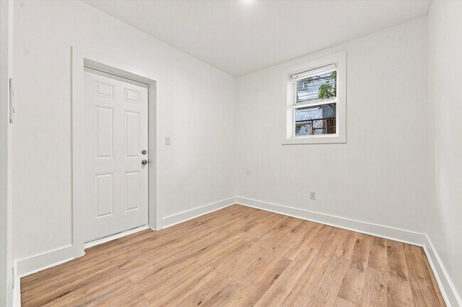 Building Photo - 621 E Clearfield St