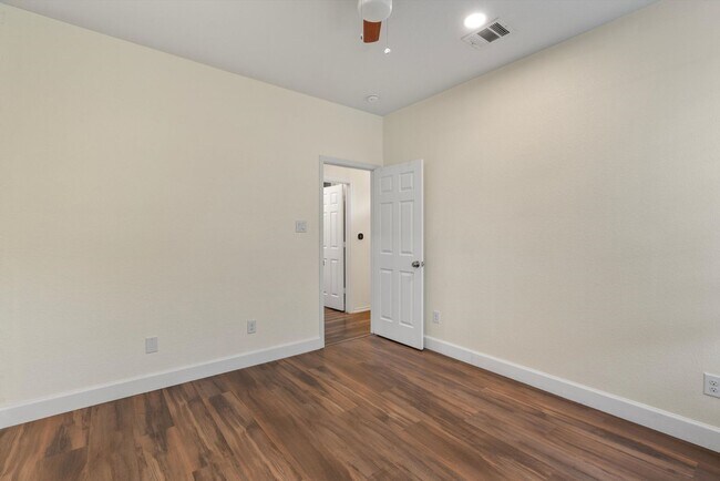 Building Photo - 7610 Bethune Ave