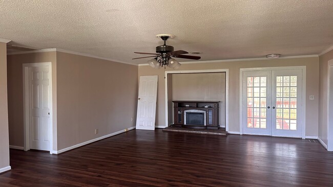 Building Photo - RENTAL HOME 3BD/2BTH