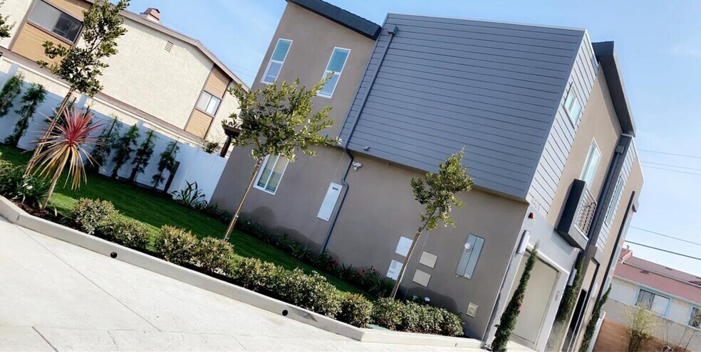 MIDDLE GARDEN - 14412 Yukon Ave