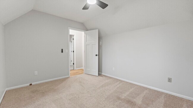 Building Photo - 7117 Country Hill Dr